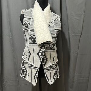Mossimo Supply Co Black and White Geometric Vest